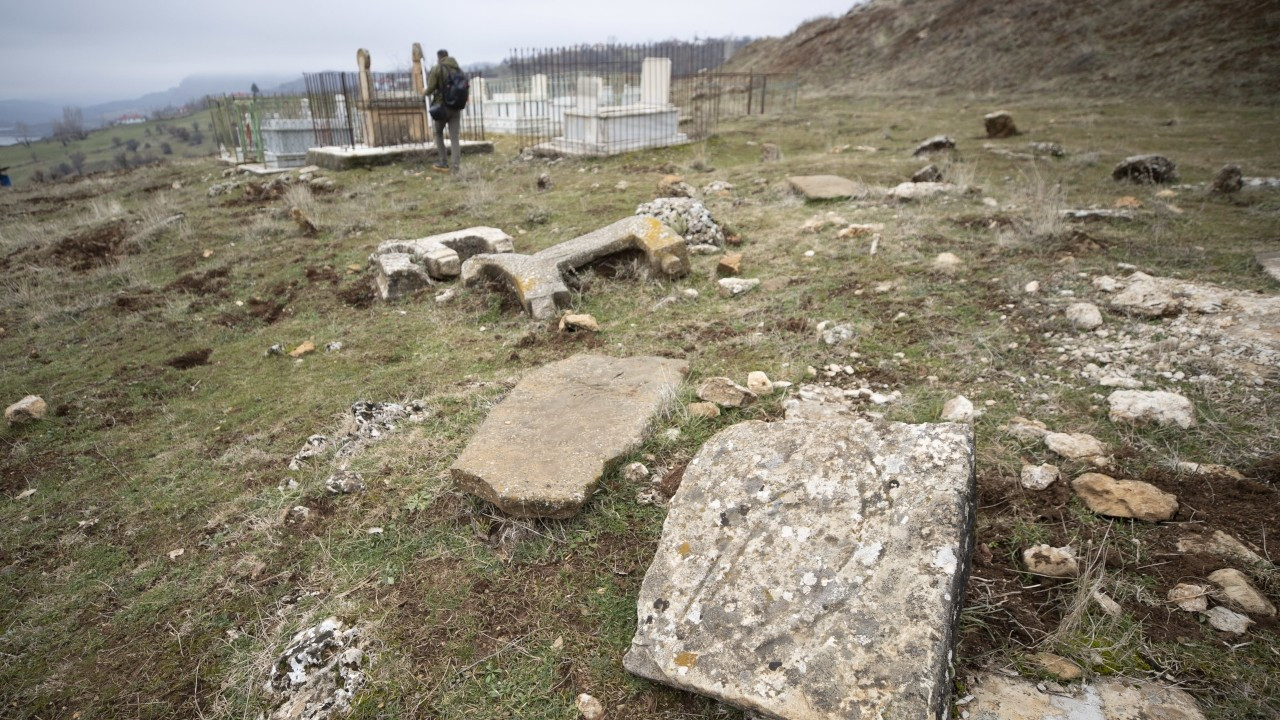 Dersim'de tahrip edilen tarihi mezar taşları koruma altına alınacak
