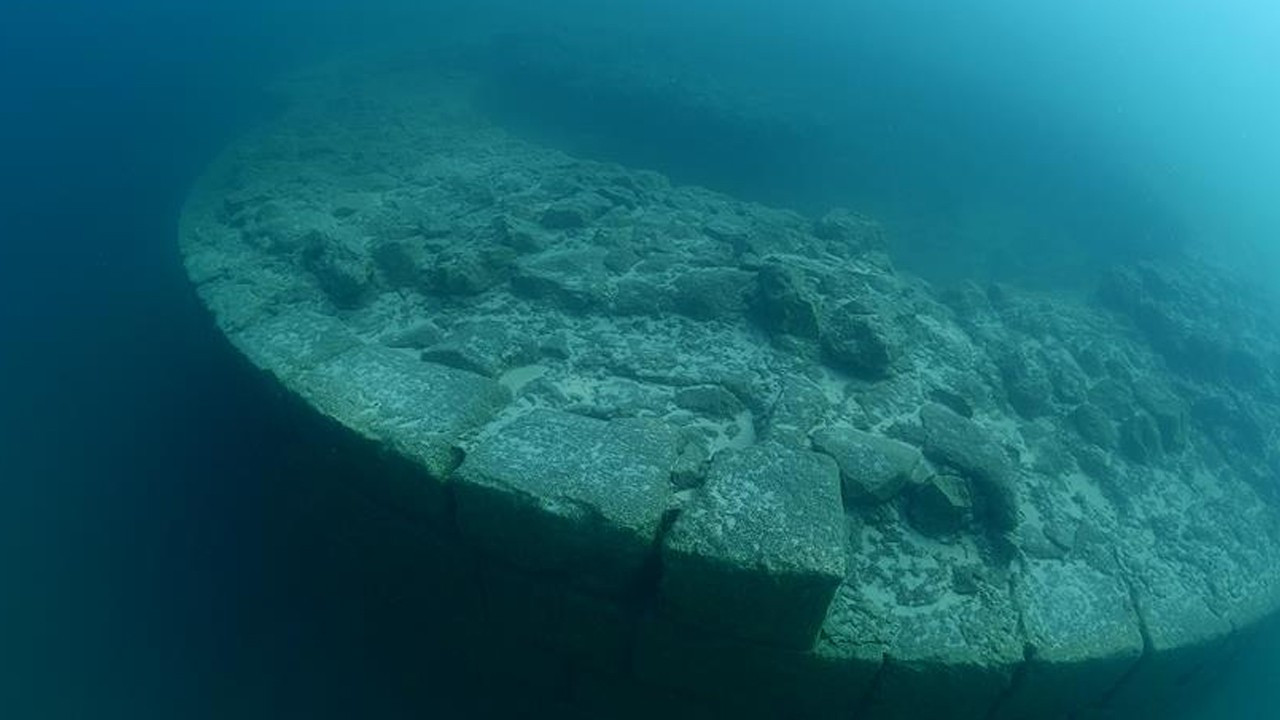 Van Gölü'nün derinliklerindeki tarihi kale dalış turizmine açılacak