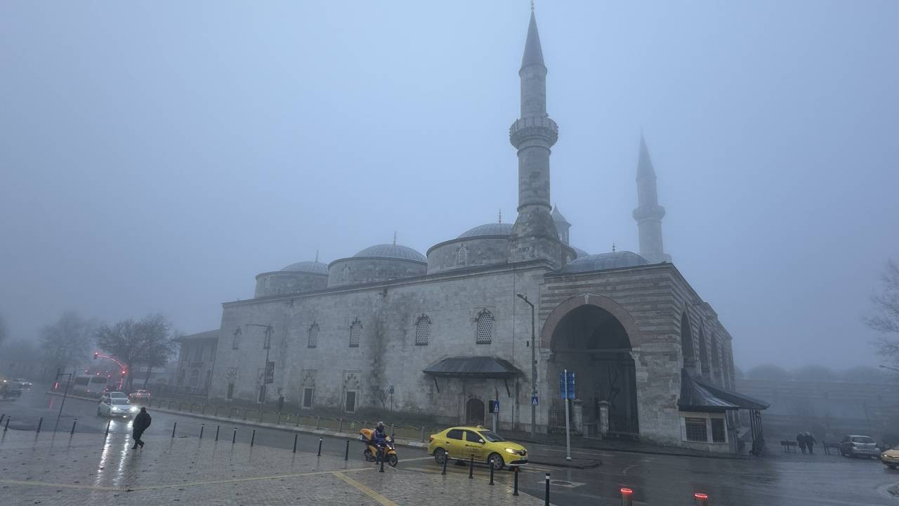 Edirne'de sis nedeniyle görüş mesafesi 50 metreye düştü