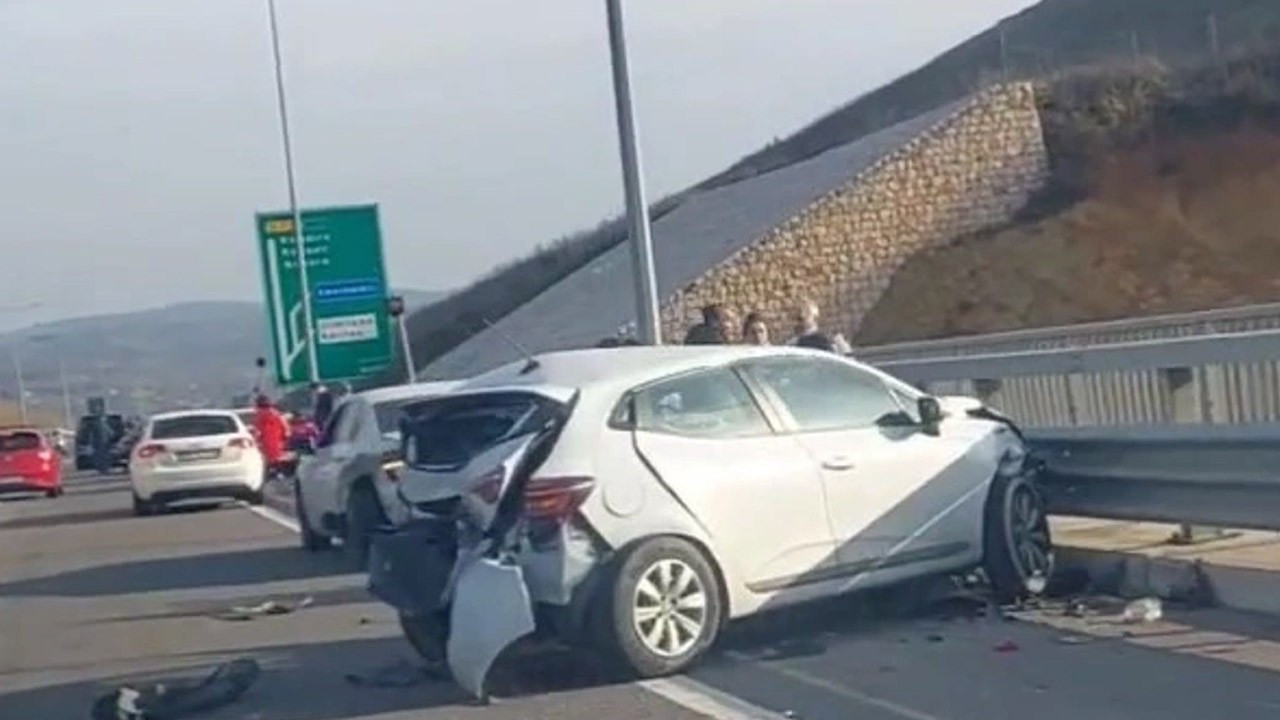 Kuzey Marmara Otoyolu'nda 8 araçlı kaza: 4 yaralı