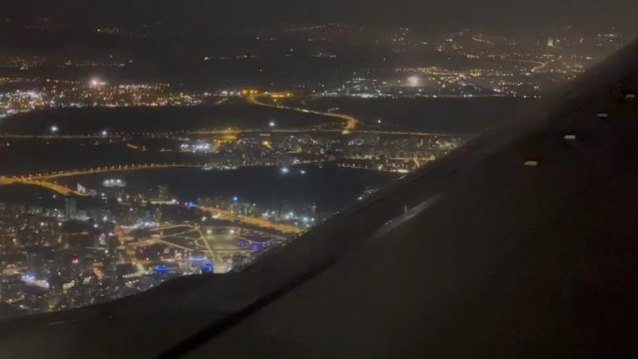 İstanbul'daki havai fişek gösterisi uçak camından görüntülendi