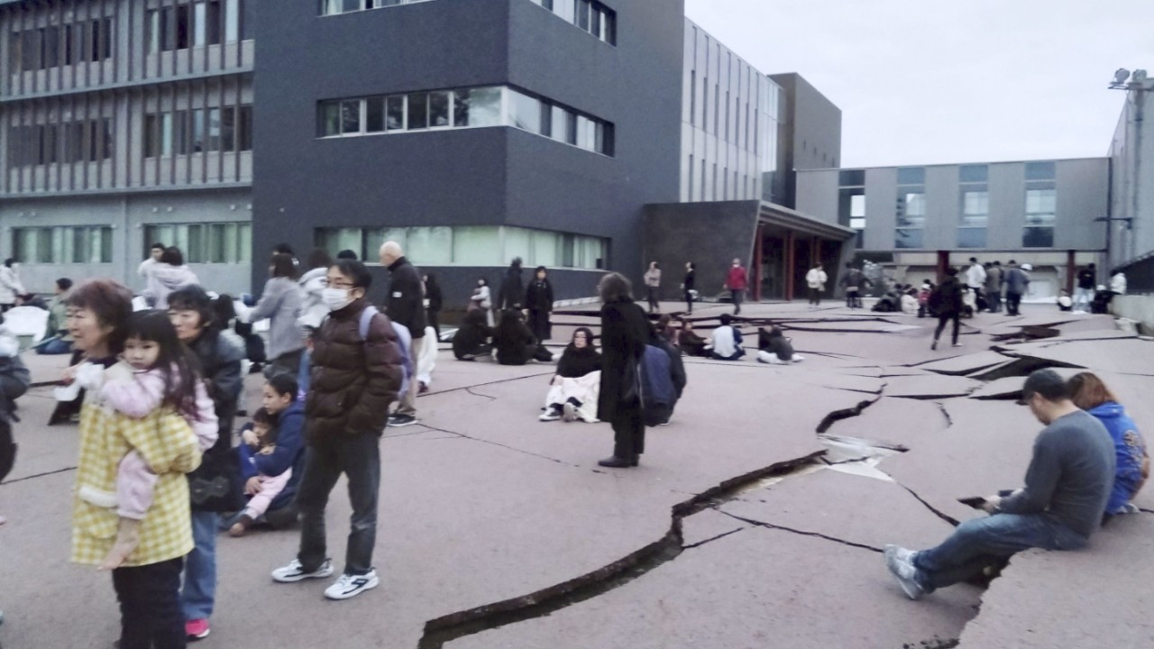 Japonya'da 1,5 saatte 9 deprem: Tsunami dalgaları 5 metreye ulaştı
