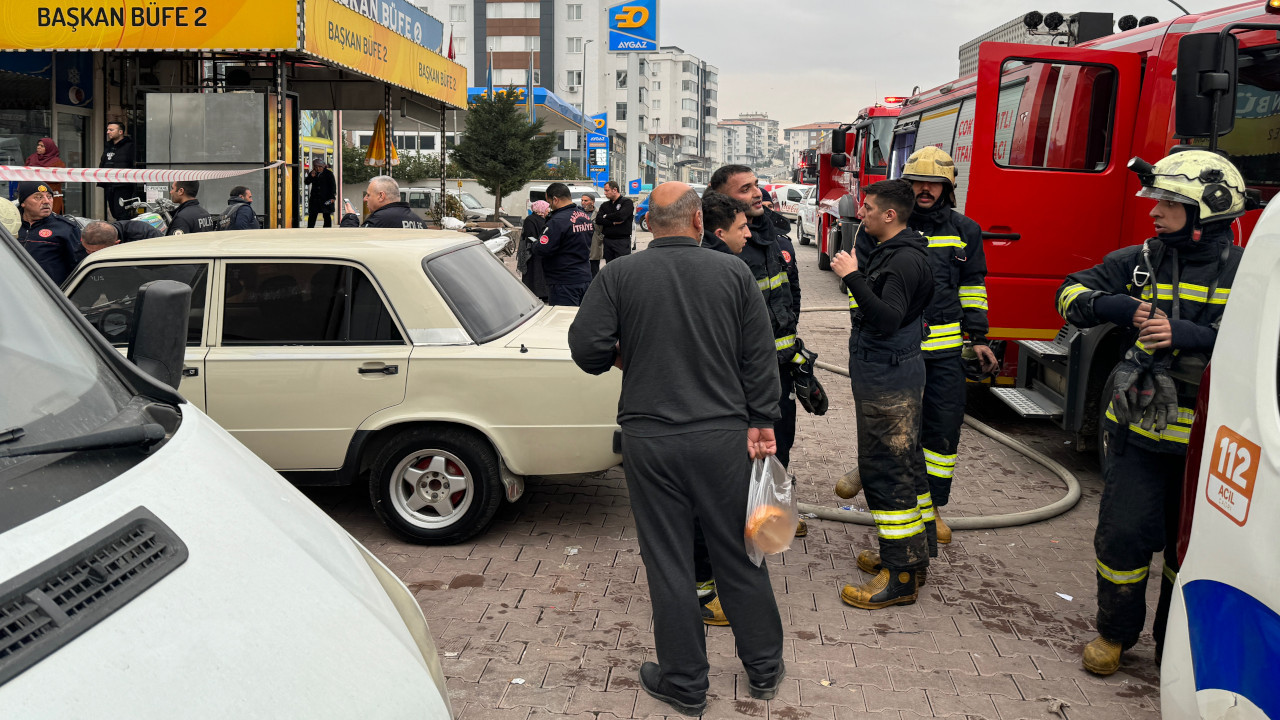 Antep'te yangına müdahale sırasında bir itfaiyeci yaralandı