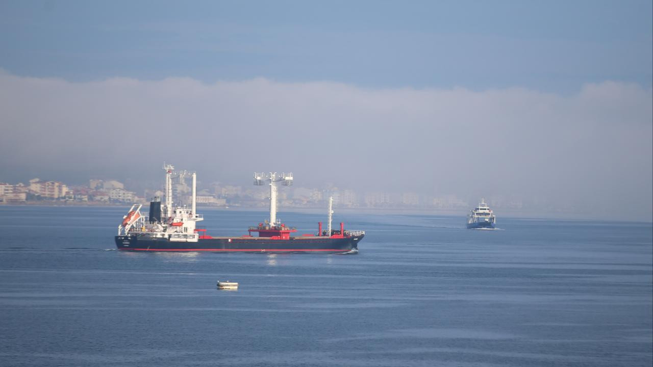 Çanakkale'de boğaz trafiğine sis engeli