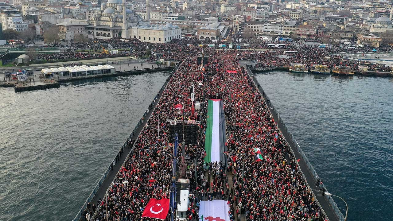 ÇYDD: Türkiye Cumhuriyeti’nde hilafet çağrısı yapmak açık bir suçtur