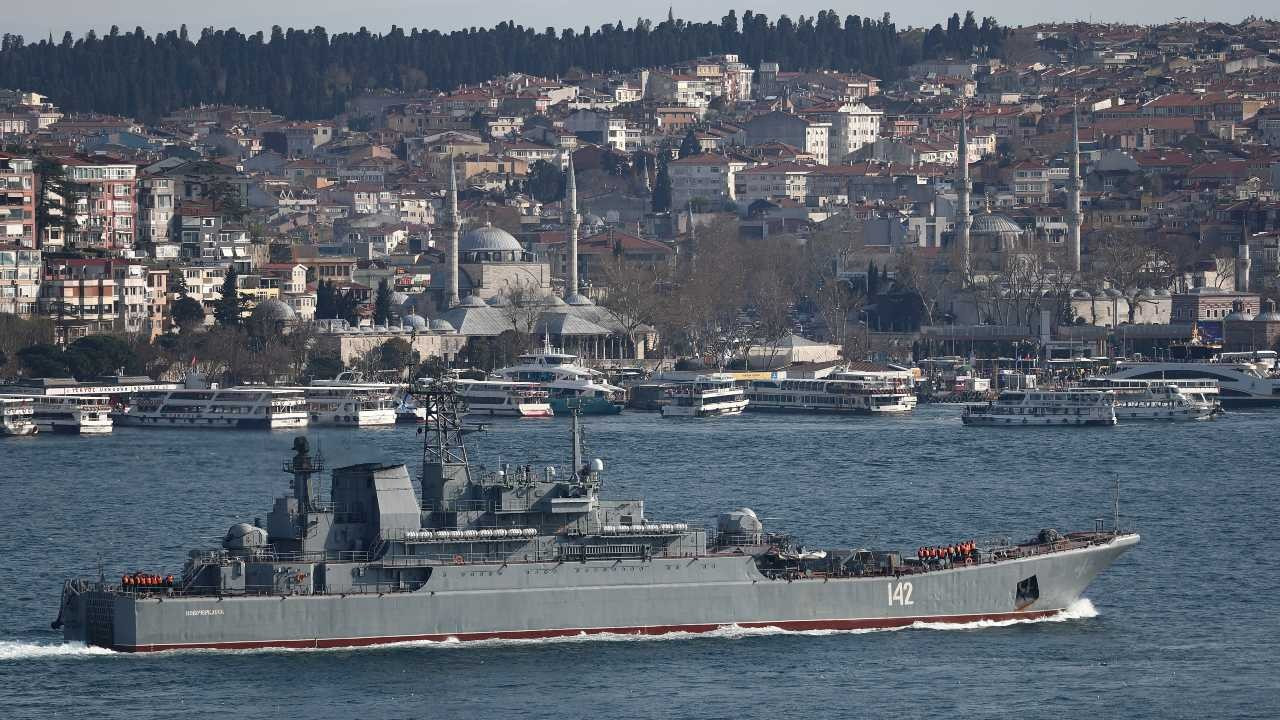 İngiltere, Ukrayna'ya 2 gemi hibe etmişti: Türkiye'den 'Montrö' engeli