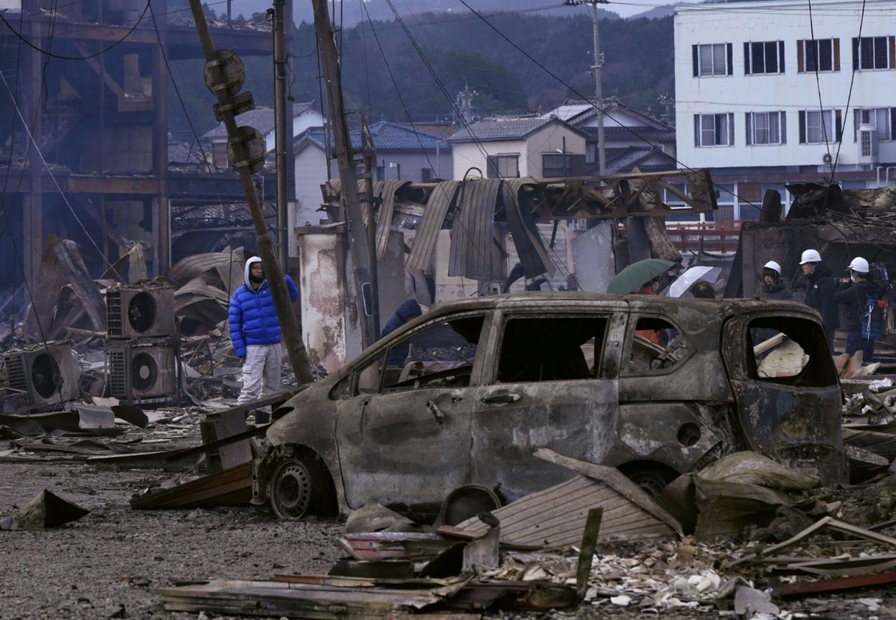Fotoğraflarla Japonya depremi: Ölü sayısı 64'e yükseldi - Sayfa 2