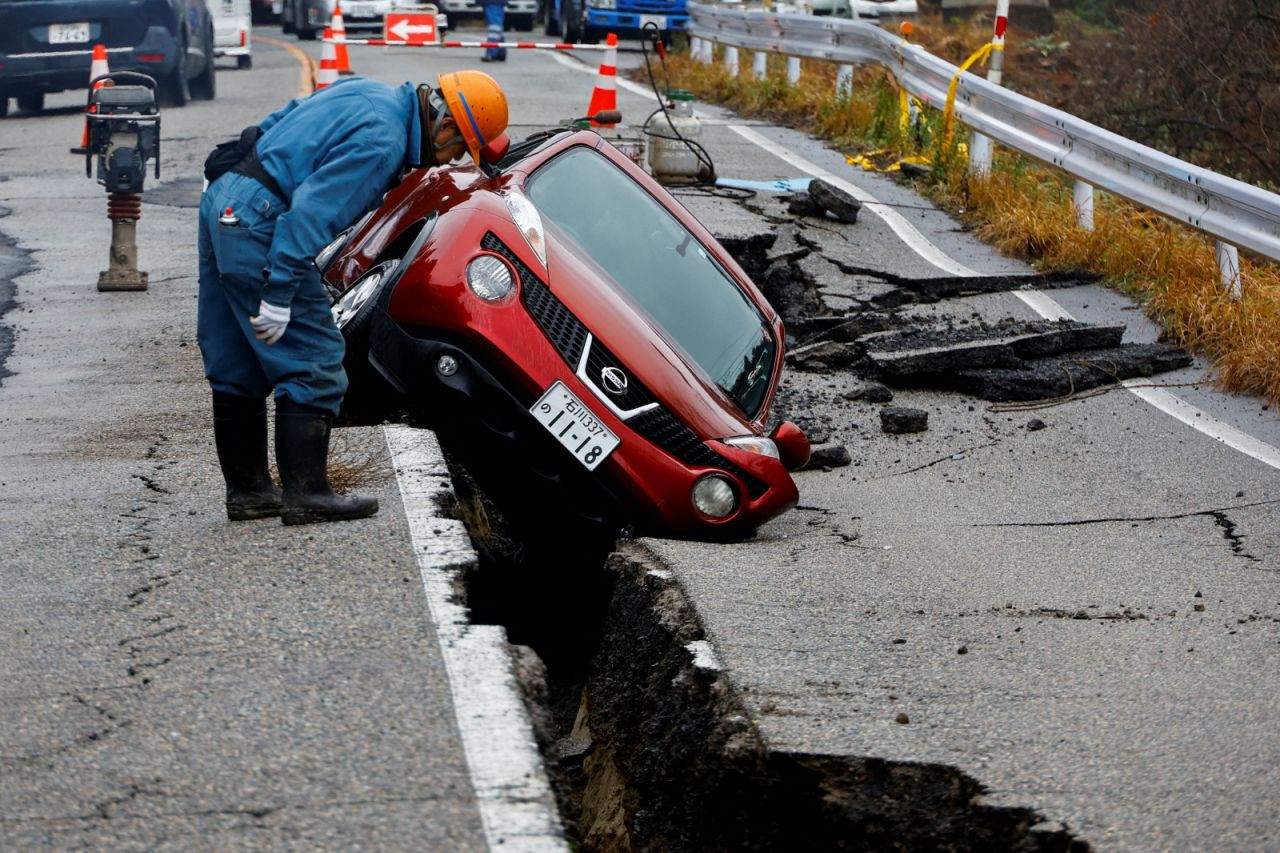 Fotoğraflarla Japonya depremi: Ölü sayısı 64'e yükseldi - Sayfa 3