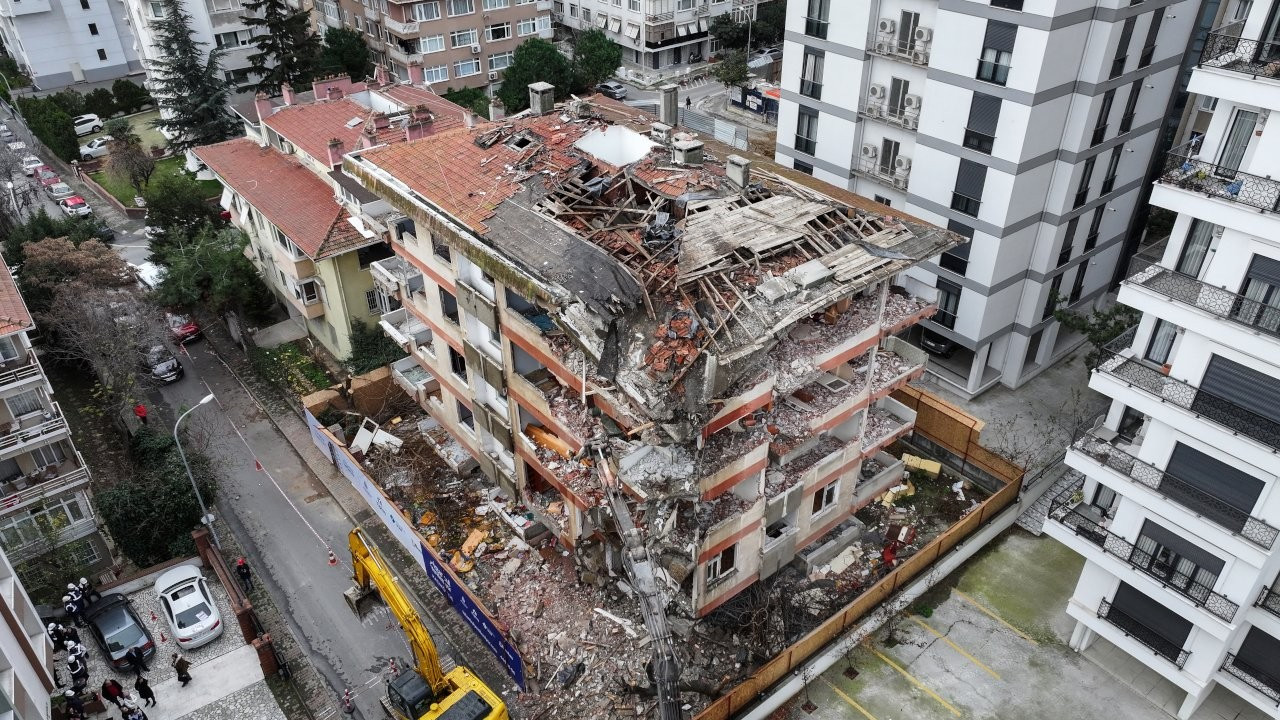 KİPTAŞ, kentsel dönüşüm kapsamında Kadıköy'de 1 apartmanı yıktı