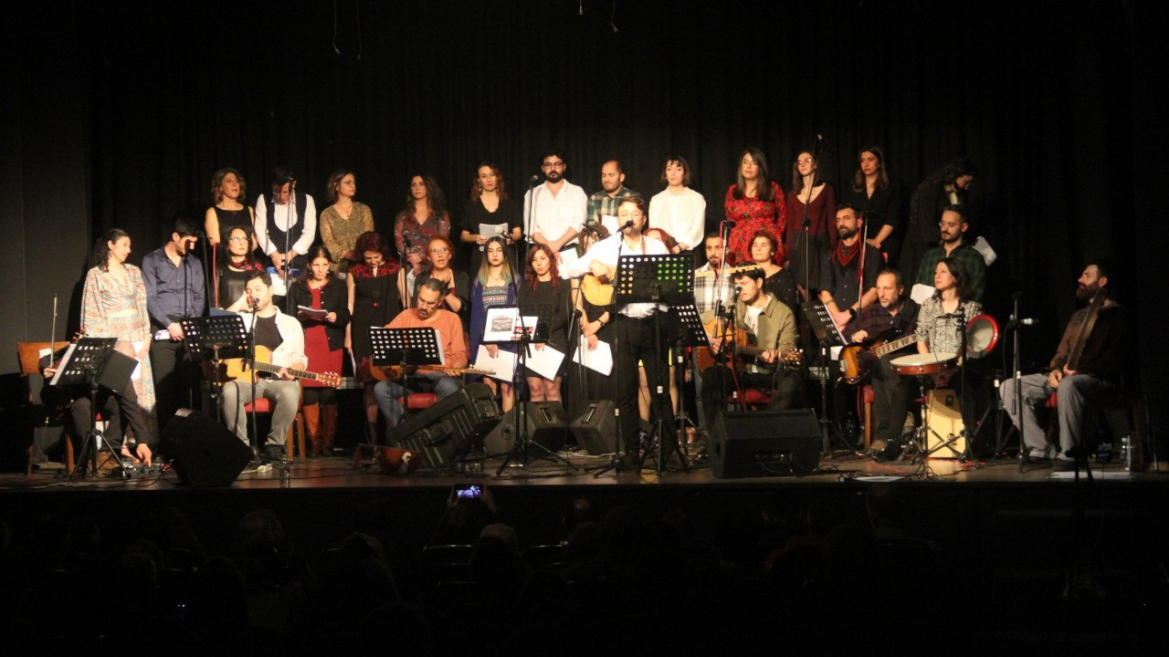 Halkların Korosu'ndan yeni yıl konseri: 'Şarkılarımızı bir arada yaşamanın güzelliğine adıyoruz'