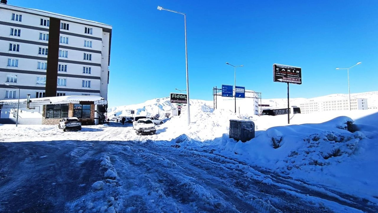 Bitlis'te kar nedeniyle 60 köy yolu ulaşıma kapandı