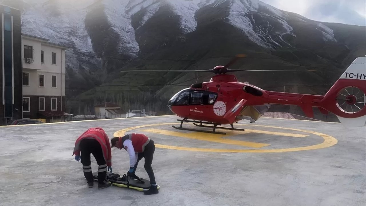 Şiddetli ağrısı olan hasta ambulans helikopterle hastaneye ulaştırıldı