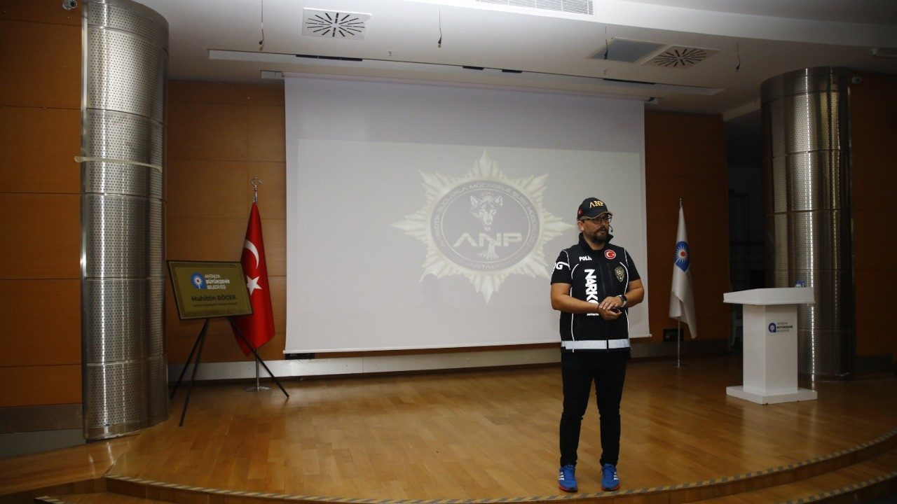 Antalya Büyükşehir personeline uyuşturucuyla mücadele eğitimi