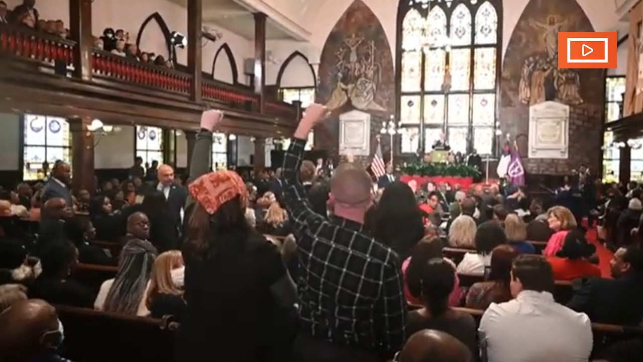 Biden'a kilisede Gazze protestosu: Konuşması yarıda kesildi