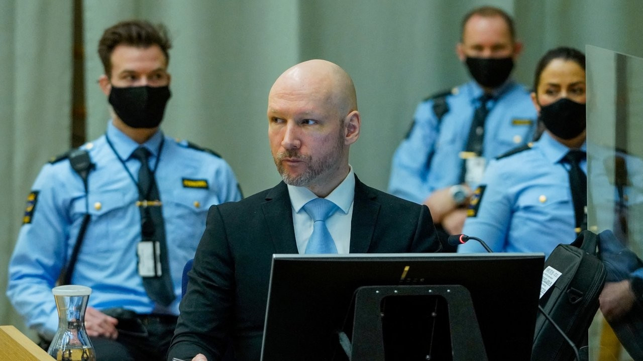 77 kişiyi öldüren Breivik, Norveç'e 'insan hakları ihlali' davası açtı