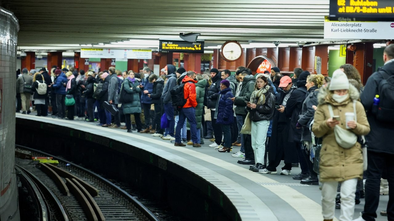 Almanya'da grev: Tren seferleri durdu