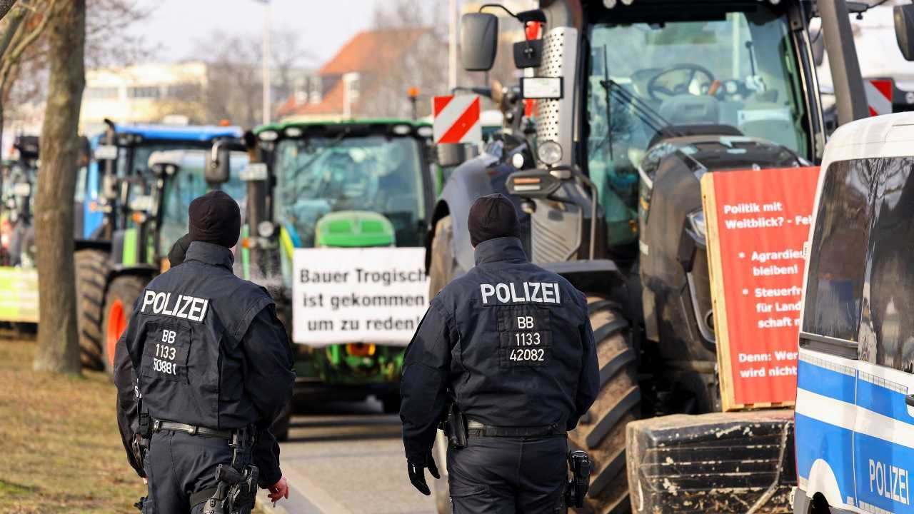 Almanya'da makinistlerden 3 günlük grev, çiftçilerden protesto