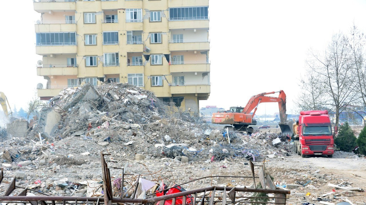 80 kişinin öldüğü Ebrar Sitesi N Blok'ta malzeme kalitesiz çıktı