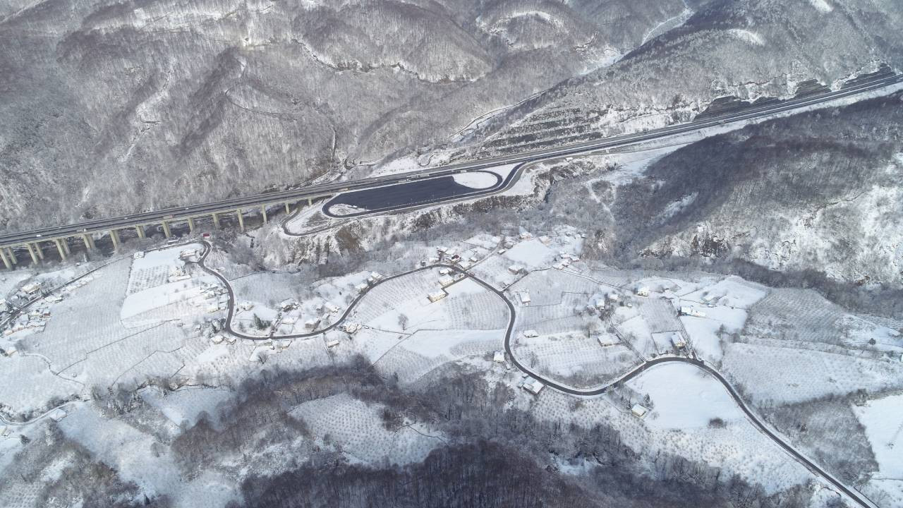 Karla kaplı Bolu Dağı dronla görüntülendi