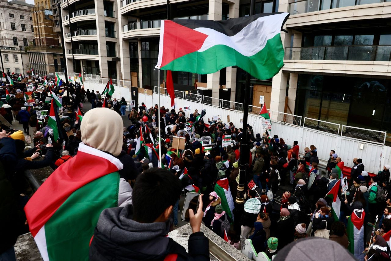 Londra’da on binler bir kez daha Gazze için yürüdü: ‘Özgür Filistin’ - Sayfa 3