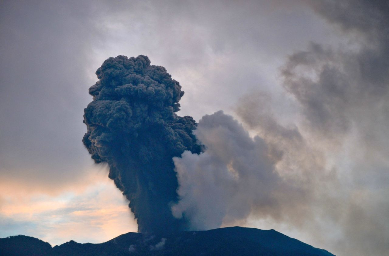 Endonezya'da yanardağ patlaması - Sayfa 1