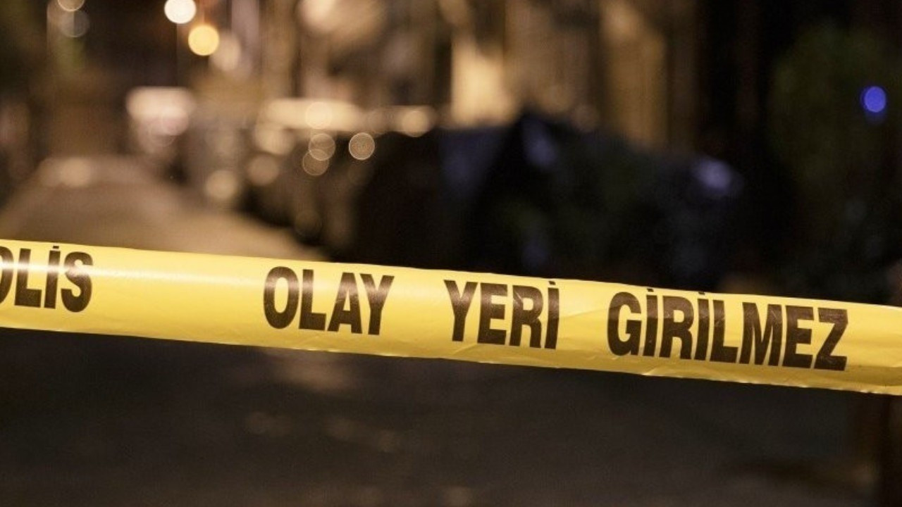 İzmir'de refüje çarpan otomobildeki 2 kişi öldü