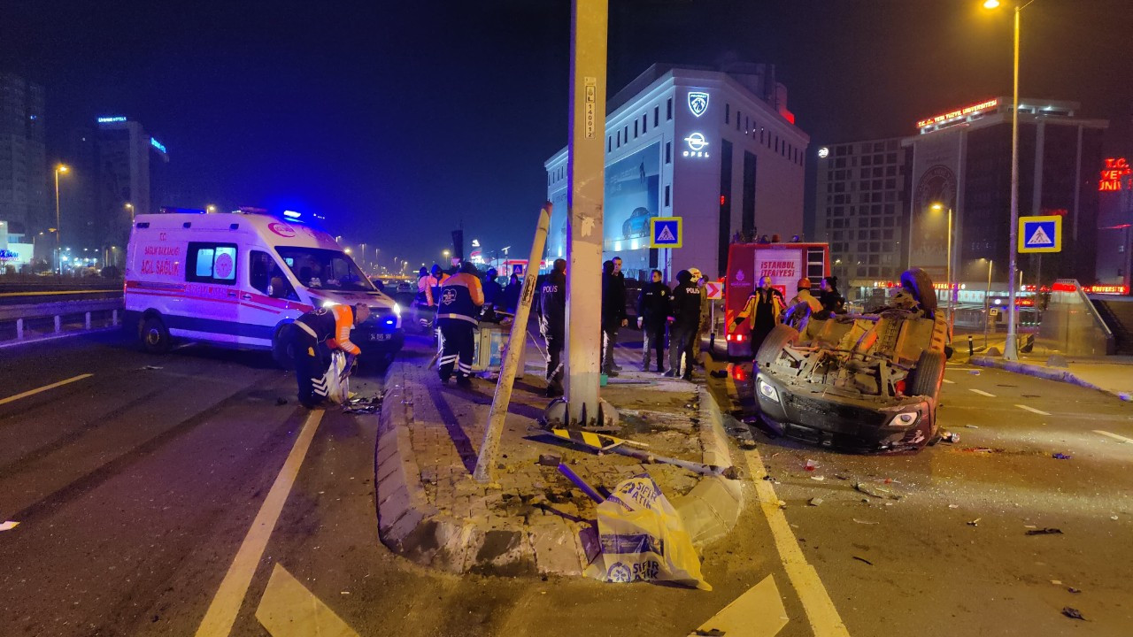 Zeytinburnu D-100'de trafik kazası: 4 yaralı
