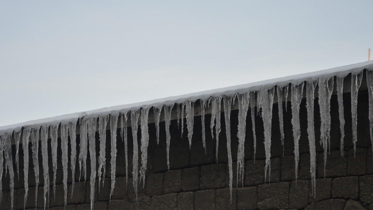 Erzurum'da hava sıcaklığı gece -16 derece oldu