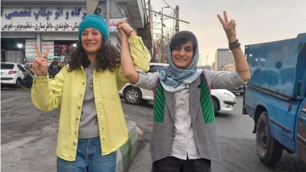 İran'da kefaletle serbest bırakılan 2 gazeteciye 'başörtüsü' davası