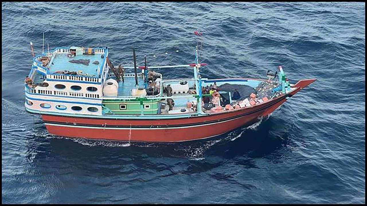 ABD Kızıldeniz'de İran teknesine el koyup batırdı