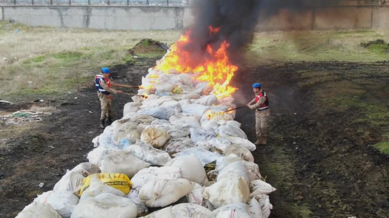 Diyarbakır'da 24 ton uyuşturucu 'heyet huzurunda' yakılarak imha edildi