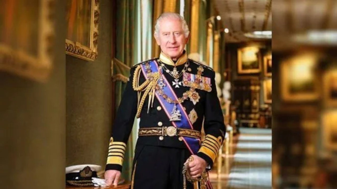 İngiltere Kralı Charles'ın kamu kurumlarına asılacak portresi tanıtıldı: Maliyeti 8 milyon sterlin