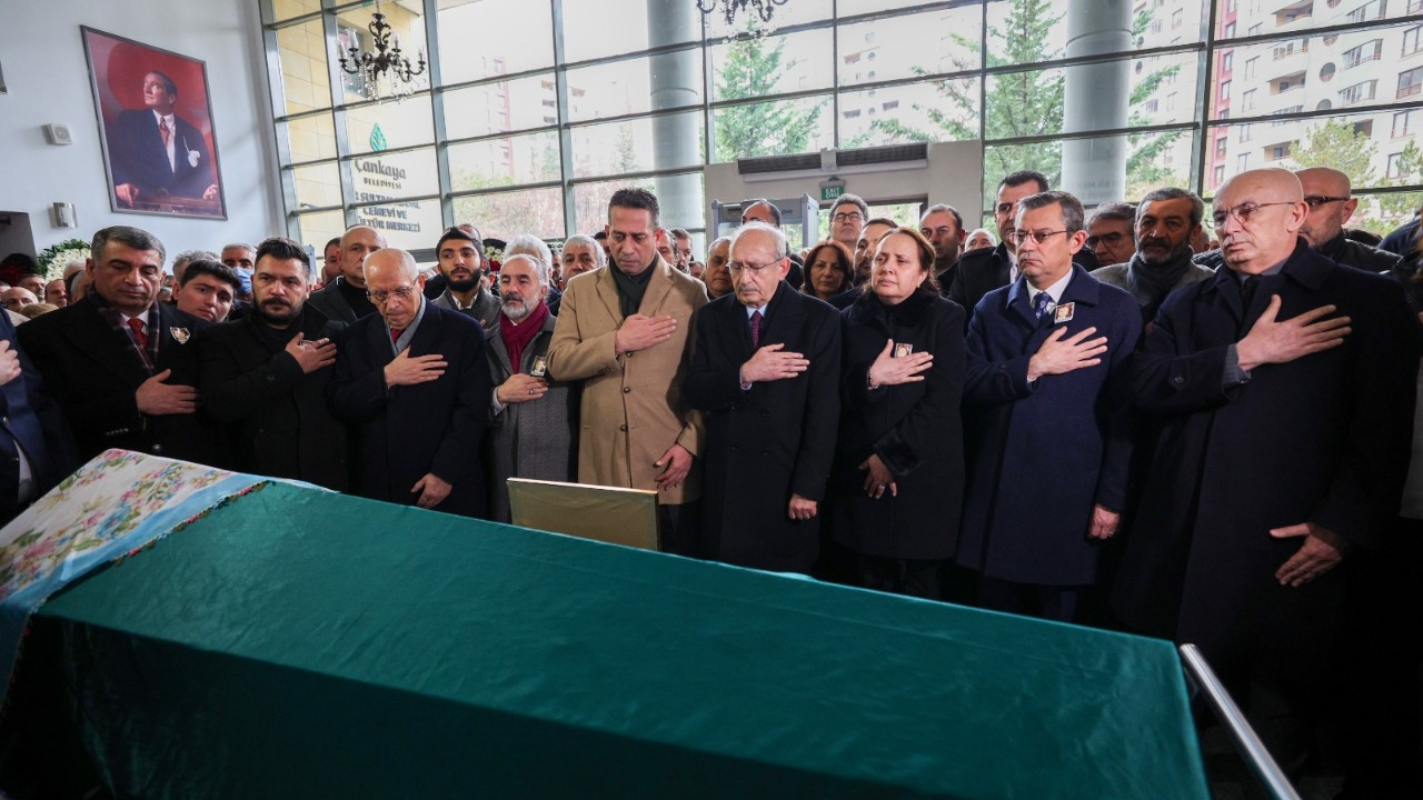 CHP lideri Özel, vekil Dinçer'in annesinin cenaze törenine katıldı