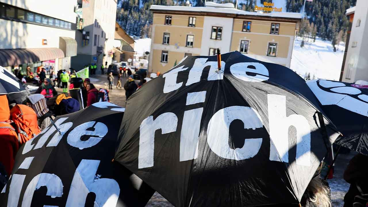 Davos'ta süper zenginlerden açık mektup: 'Bizden servet vergisi alın'