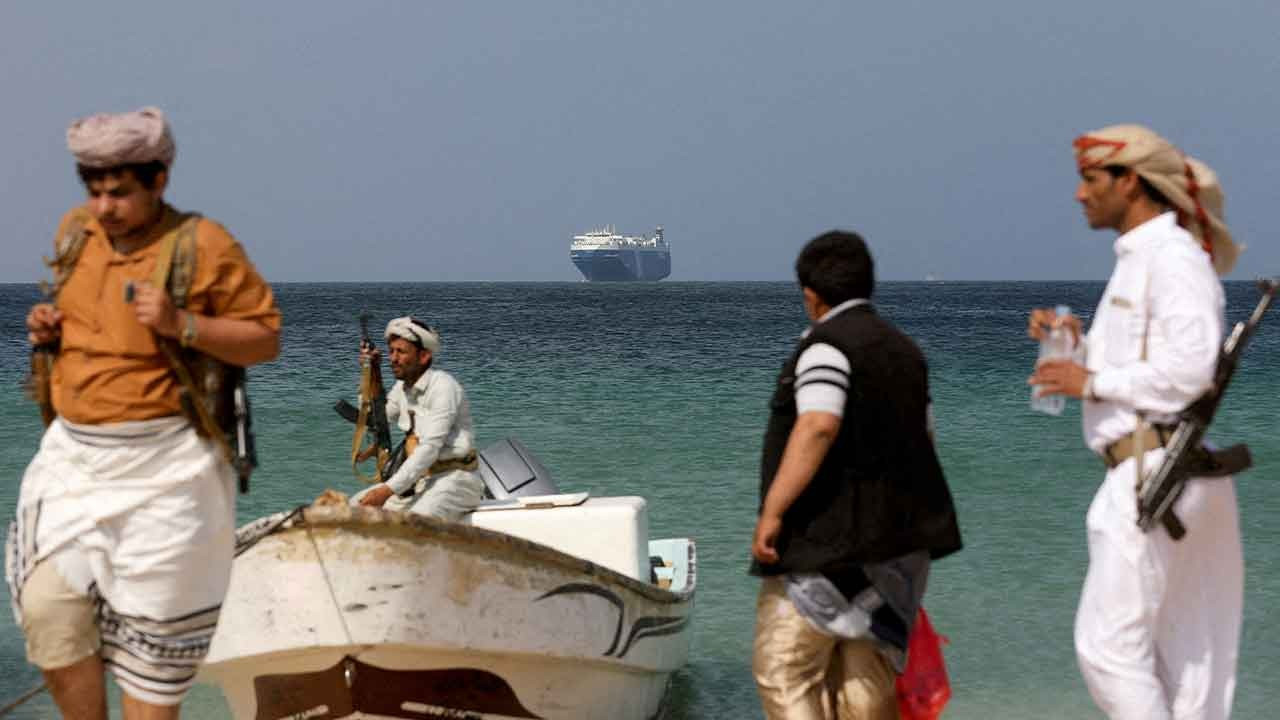 Husiler: Aden Körfezi'nde İngiliz gemisini vurduk