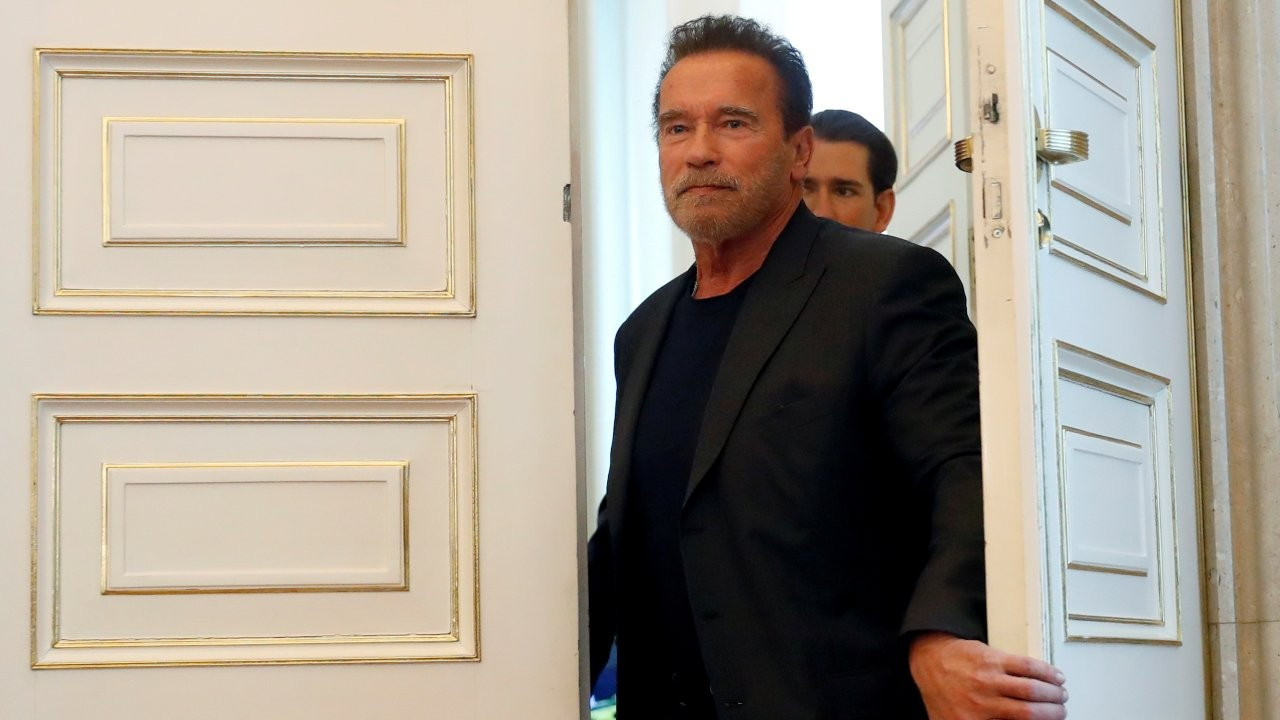 Arnold Schwarzenegger Almanya'da havalimanında gözaltına alındı