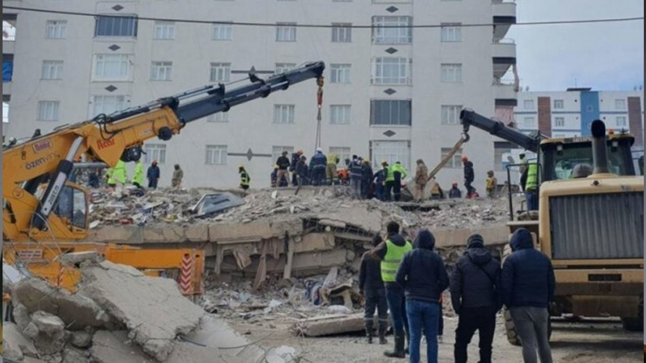 Depremde 100 kişiye mezar olmuştu: Hisami Apartmanı davası başladı