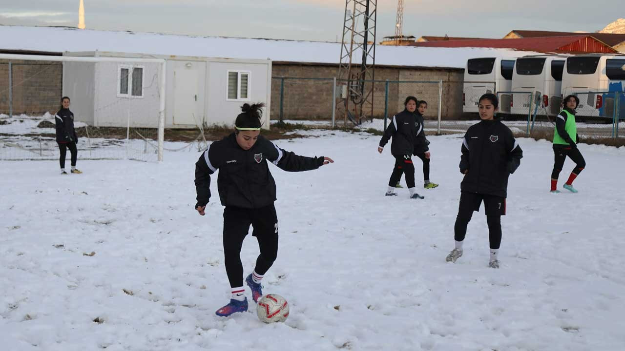 Van Büyükşehir Belediyespor kadın futbol ligine hazır