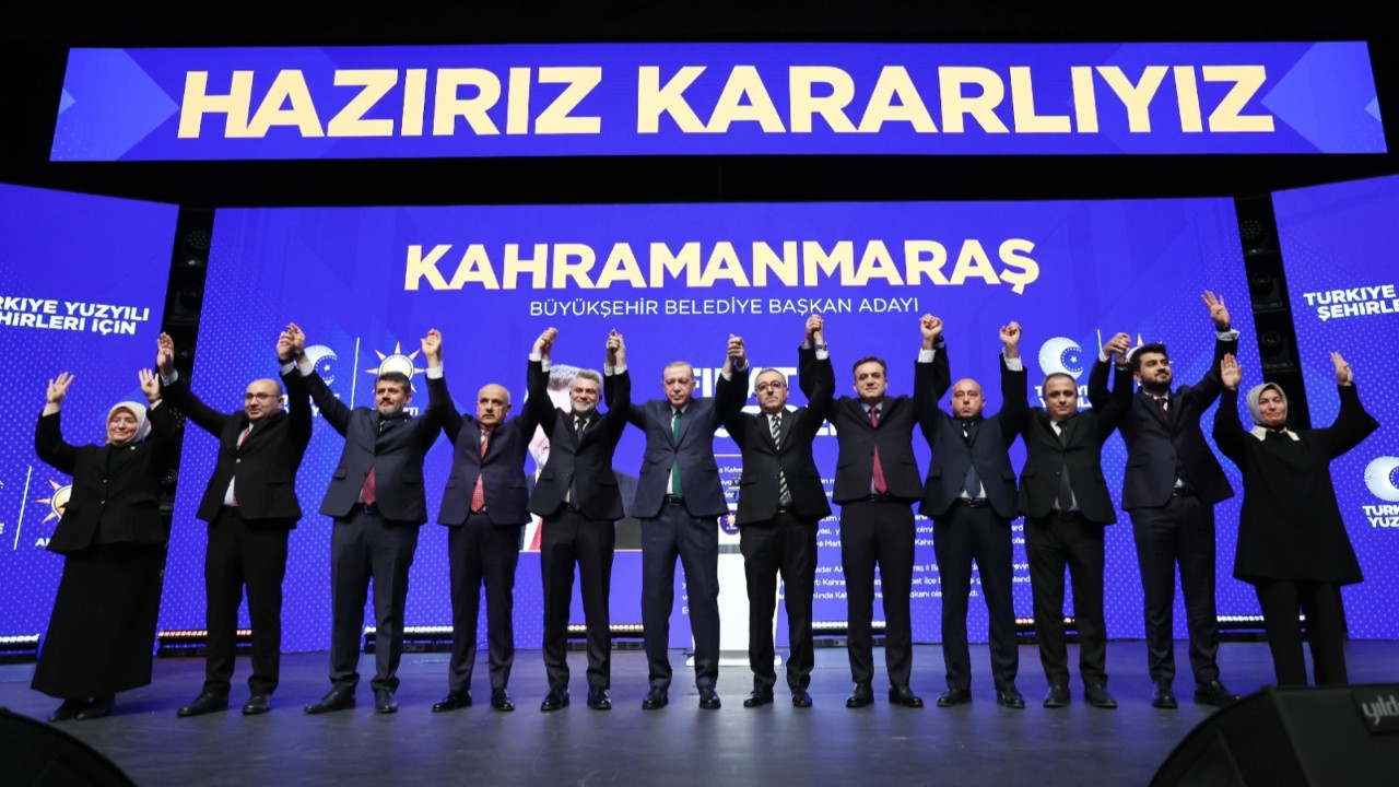 AK Parti deprem bölgesinde 11 başkandan 4’ünü çizdi