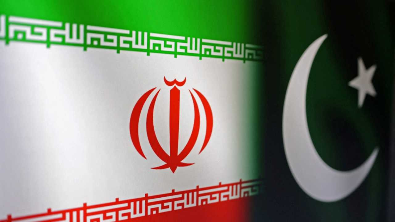 İran ve Pakistan dışişleri bakanları telefonda görüştü