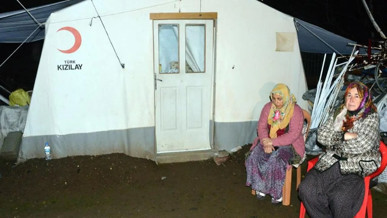 Haluk Levent ve Hasan Can Kaya, Özdemir ailesine ev aldı