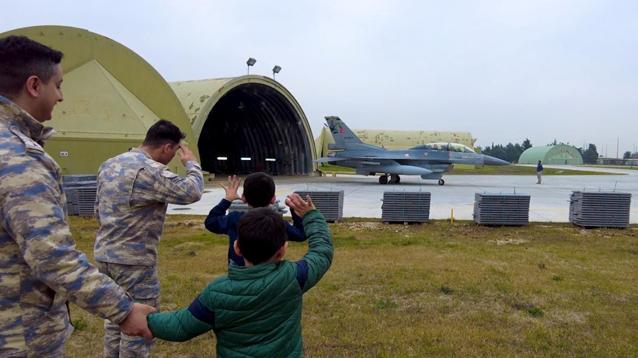 Otizmli çocuğun hayali gerçekleşti: F-16 simülatöründe uçuş yaptı
