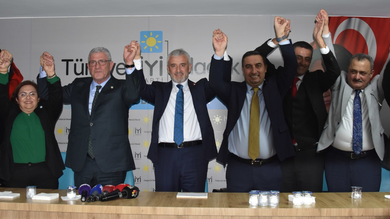 AK Parti'den istifa eden eski başkan Enver Yılmaz, İYİ Parti'nin adayı oldu