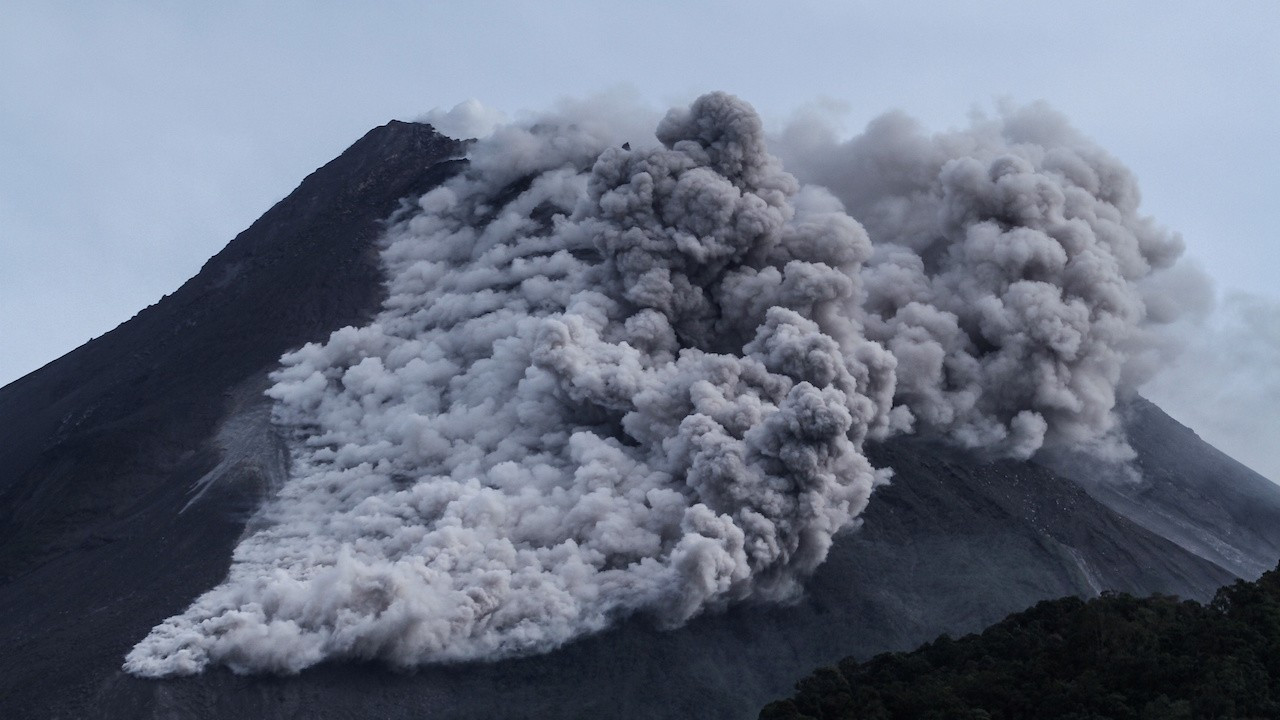 Endonezya'da yanardağlar harekete geçti