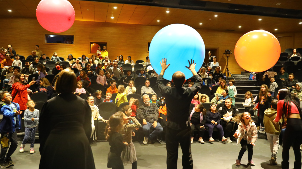 Antalya'da çocuklara yönelik tiyatro şenlikleri düzenleniyor