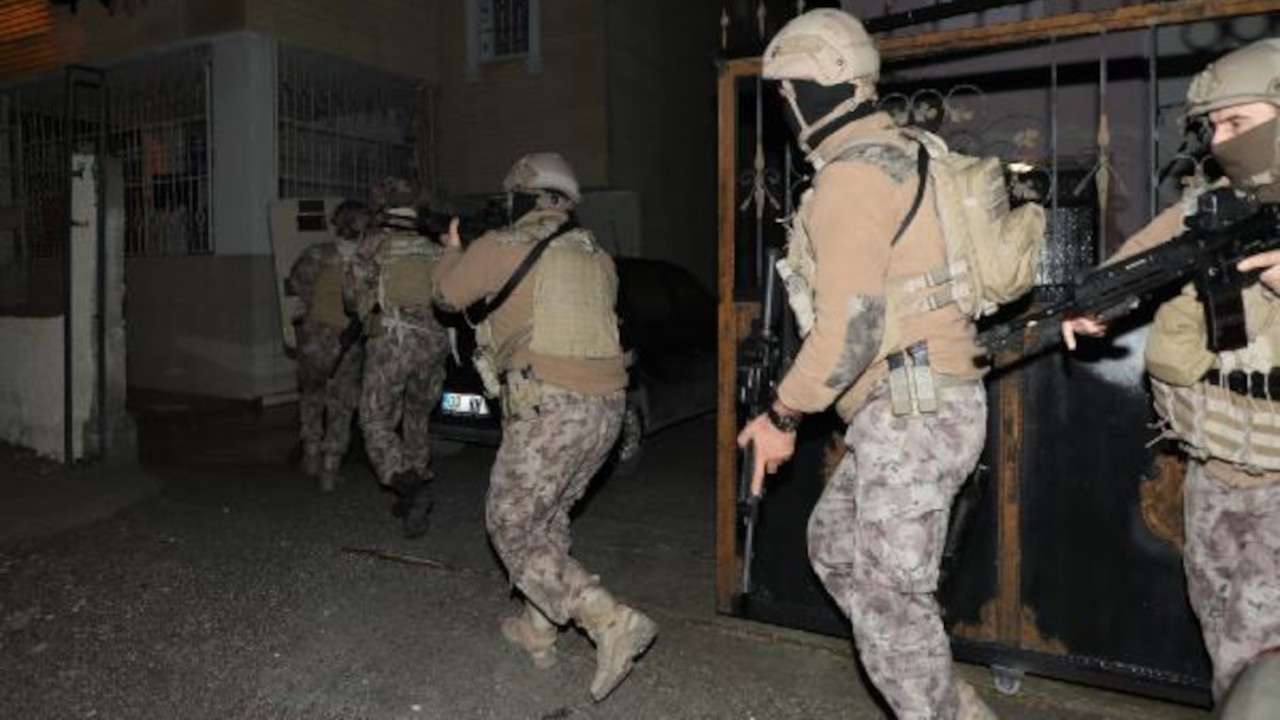 Mersin'de 170 polisle kaçak telefon operasyonu: 13 gözaltı