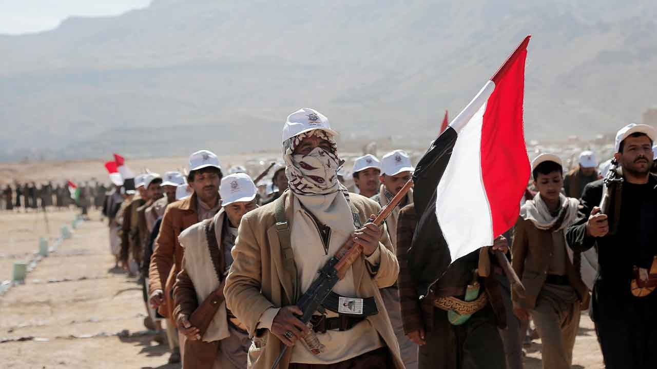 Husilerden ABD ve İngiltere'nin Yemen'e saldırılarına protesto