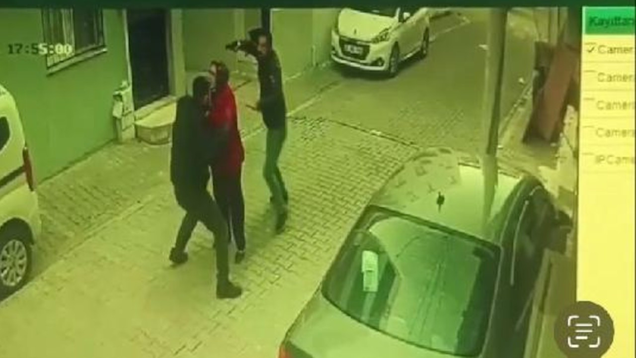 Silahlı kavgada sokaktan geçen kadını kalkan olarak kullandı