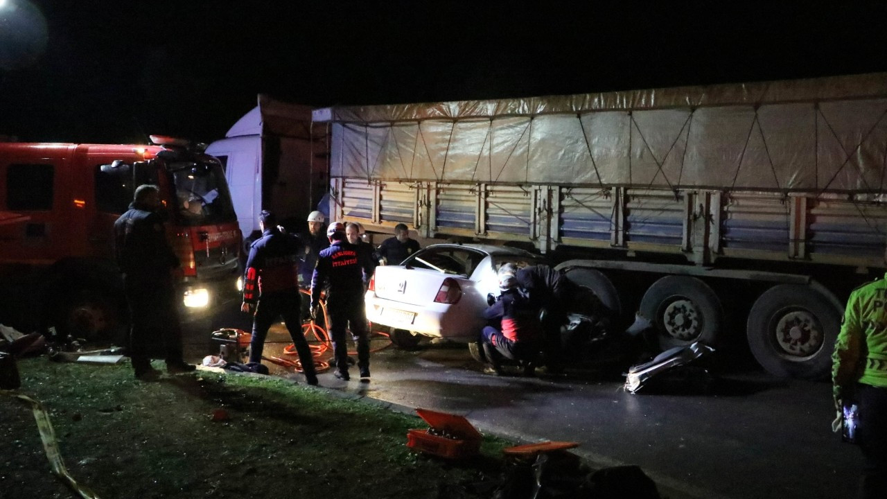 Urfa'da otomobil TIR’ın altına girdi: 3 ölü, 2 yaralı