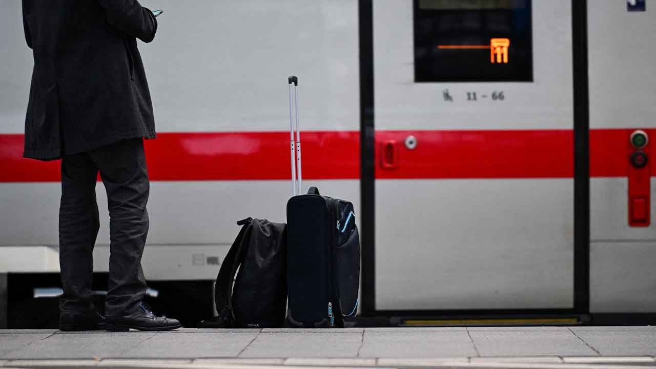 Makinistler Almanya tarihinin en uzun demiryolu grevinde